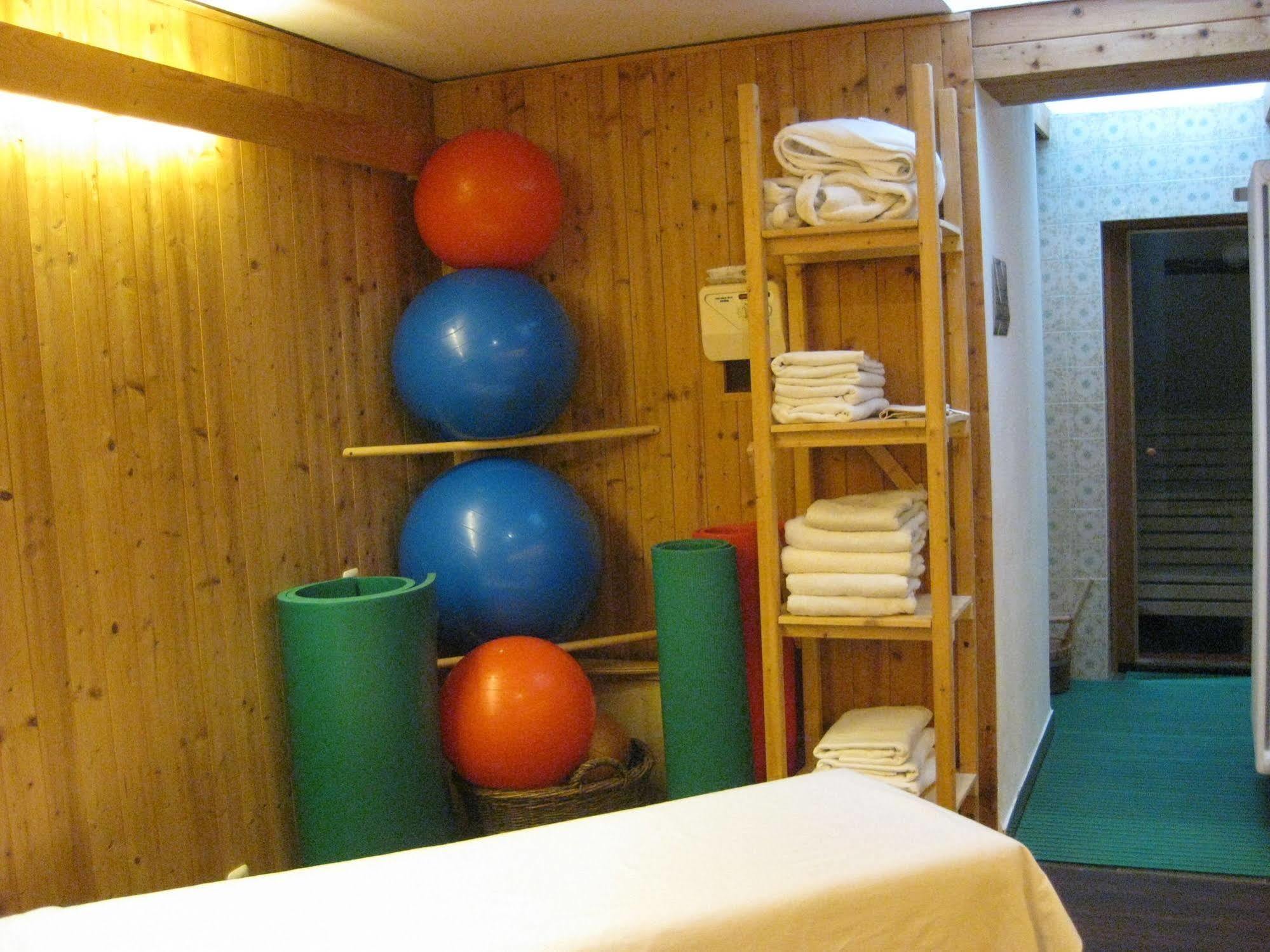 Hotel Jakob Fussen Bagian luar foto