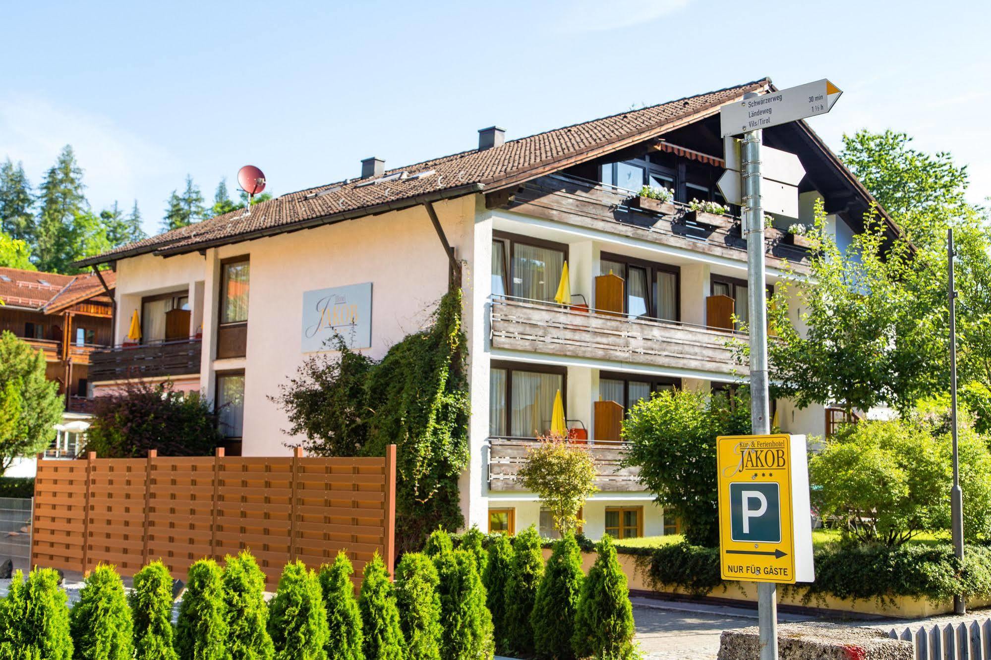 Hotel Jakob Fussen Bagian luar foto